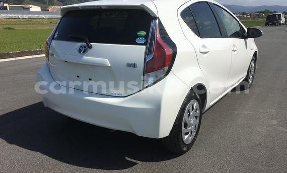 Acheter Occasion Voiture Toyota Aqua Blanc à Beitbridge, Matabeleland South Acheter Occasion Voiture Toyota Aqua Blanc à Beitbridge, Matabeleland South