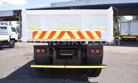 Acheter Occasion Utilitaire Toyota DA Blanc à Beitbridge, Matabeleland South Acheter Occasion Utilitaire Toyota DA Blanc à Beitbridge, Matabeleland South