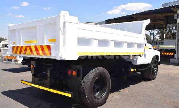 Acheter Occasion Utilitaire Toyota DA Blanc à Beitbridge, Matabeleland South Acheter Occasion Utilitaire Toyota DA Blanc à Beitbridge, Matabeleland South