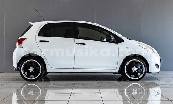 Nunua Ilio tumika Toyota Yaris Nyeupe Gari ndani ya Beitbridge nchini Matabeleland Kusini Nunua Ilio tumika Toyota Yaris Nyeupe Gari ndani ya Beitbridge nchini Matabeleland Kusini