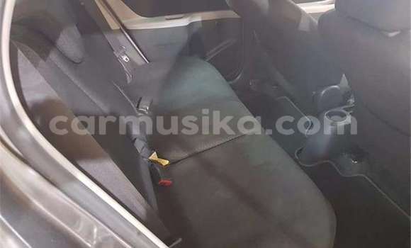 Nunua Ilio tumika Toyota Yaris Fedha Gari ndani ya Beitbridge nchini Matabeleland Kusini Nunua Ilio tumika Toyota Yaris Fedha Gari ndani ya Beitbridge nchini Matabeleland Kusini