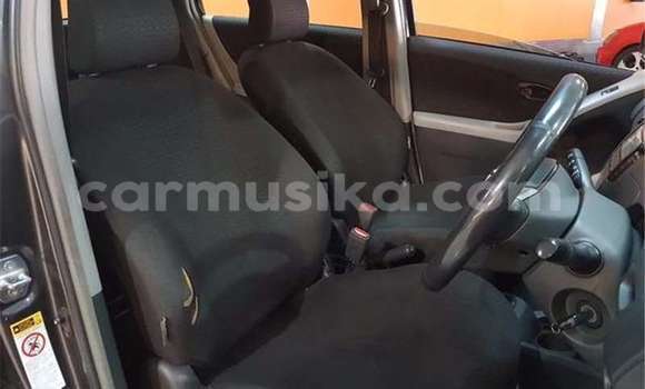 Nunua Ilio tumika Toyota Yaris Fedha Gari ndani ya Beitbridge nchini Matabeleland Kusini Nunua Ilio tumika Toyota Yaris Fedha Gari ndani ya Beitbridge nchini Matabeleland Kusini