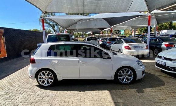 Nunua Ilio tumika Volkswagen Golf GTI Nyeupe Gari ndani ya Beitbridge nchini Matabeleland Kusini Nunua Ilio tumika Volkswagen Golf GTI Nyeupe Gari ndani ya Beitbridge nchini Matabeleland Kusini