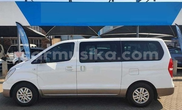 Nunua Ilio tumika Hyundai H1 Fedha Gari ndani ya Beitbridge nchini Matabeleland Kusini Nunua Ilio tumika Hyundai H1 Fedha Gari ndani ya Beitbridge nchini Matabeleland Kusini