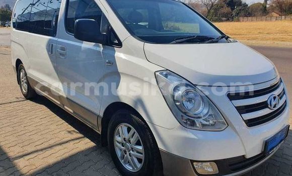 Nunua Ilio tumika Hyundai H1 Fedha Gari ndani ya Beitbridge nchini Matabeleland Kusini Nunua Ilio tumika Hyundai H1 Fedha Gari ndani ya Beitbridge nchini Matabeleland Kusini