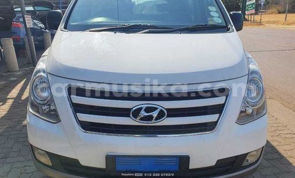 Nunua Ilio tumika Hyundai H1 Fedha Gari ndani ya Beitbridge nchini Matabeleland Kusini Nunua Ilio tumika Hyundai H1 Fedha Gari ndani ya Beitbridge nchini Matabeleland Kusini