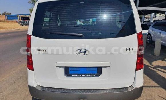 Nunua Ilio tumika Hyundai H1 Fedha Gari ndani ya Beitbridge nchini Matabeleland Kusini Nunua Ilio tumika Hyundai H1 Fedha Gari ndani ya Beitbridge nchini Matabeleland Kusini
