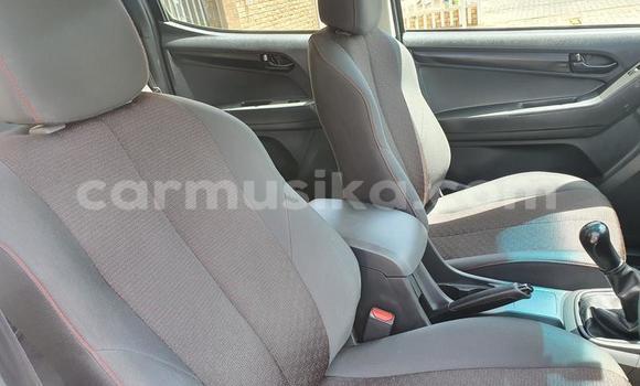 Acheter Occasion Voiture Isuzu KB Blanc à Beitbridge, Matabeleland South Acheter Occasion Voiture Isuzu KB Blanc à Beitbridge, Matabeleland South