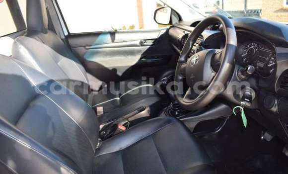 Acheter Occasion Voiture Toyota Hilux Blanc à Beitbridge, Matabeleland South Acheter Occasion Voiture Toyota Hilux Blanc à Beitbridge, Matabeleland South