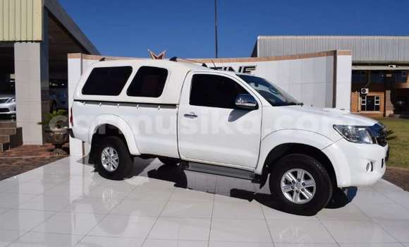 Nunua Ilio tumika Toyota Hilux Nyeupe Gari ndani ya Beitbridge nchini Matabeleland Kusini Nunua Ilio tumika Toyota Hilux Nyeupe Gari ndani ya Beitbridge nchini Matabeleland Kusini