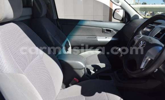 Nunua Ilio tumika Toyota Hilux Nyeupe Gari ndani ya Beitbridge nchini Matabeleland Kusini Nunua Ilio tumika Toyota Hilux Nyeupe Gari ndani ya Beitbridge nchini Matabeleland Kusini