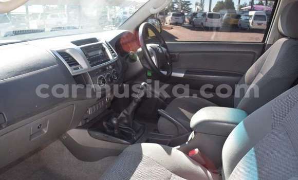 Nunua Ilio tumika Toyota Hilux Nyeupe Gari ndani ya Beitbridge nchini Matabeleland Kusini Nunua Ilio tumika Toyota Hilux Nyeupe Gari ndani ya Beitbridge nchini Matabeleland Kusini