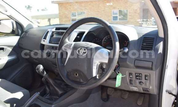 Nunua Ilio tumika Toyota Hilux Nyeupe Gari ndani ya Beitbridge nchini Matabeleland Kusini Nunua Ilio tumika Toyota Hilux Nyeupe Gari ndani ya Beitbridge nchini Matabeleland Kusini