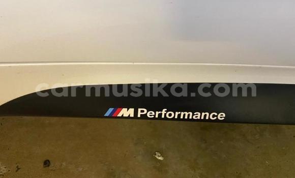 Acheter Occasion Voiture BMW X5 M Blanc à Beitbridge, Matabeleland South Acheter Occasion Voiture BMW X5 M Blanc à Beitbridge, Matabeleland South