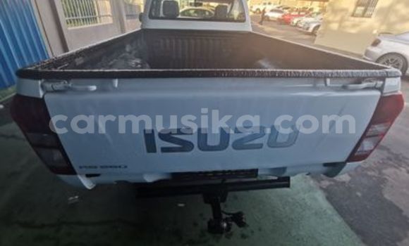 Buy Used Isuzu KB White Car in Beitbridge in Matabeleland South Buy Used Isuzu KB White Car in Beitbridge in Matabeleland South