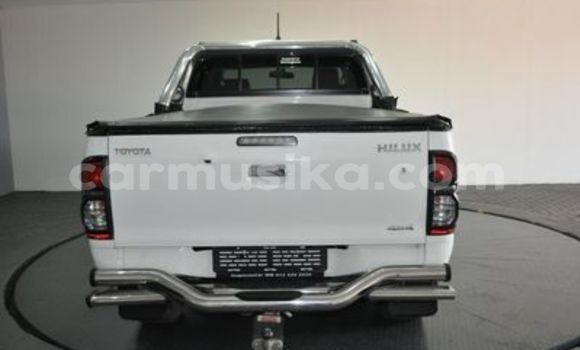 Buy Used Toyota Hilux White Car in Beitbridge in Matabeleland South Buy Used Toyota Hilux White Car in Beitbridge in Matabeleland South