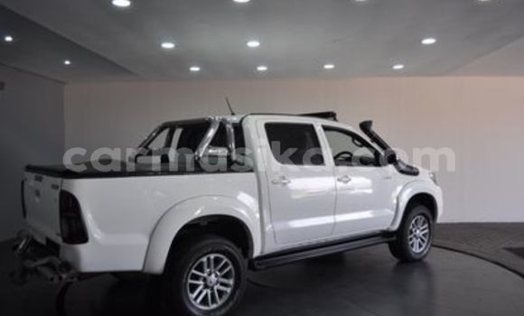 Buy Used Toyota Hilux White Car in Beitbridge in Matabeleland South Buy Used Toyota Hilux White Car in Beitbridge in Matabeleland South