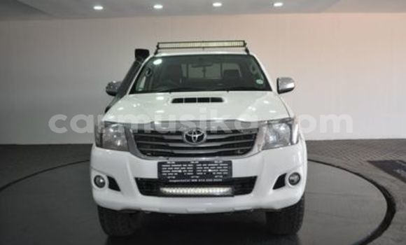 Buy Used Toyota Hilux White Car in Beitbridge in Matabeleland South Buy Used Toyota Hilux White Car in Beitbridge in Matabeleland South