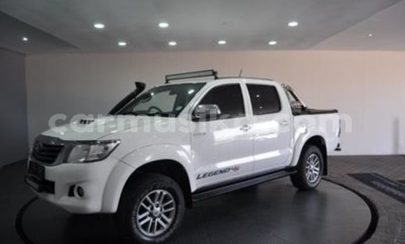 Buy Used Toyota Hilux White Car in Beitbridge in Matabeleland South Buy Used Toyota Hilux White Car in Beitbridge in Matabeleland South