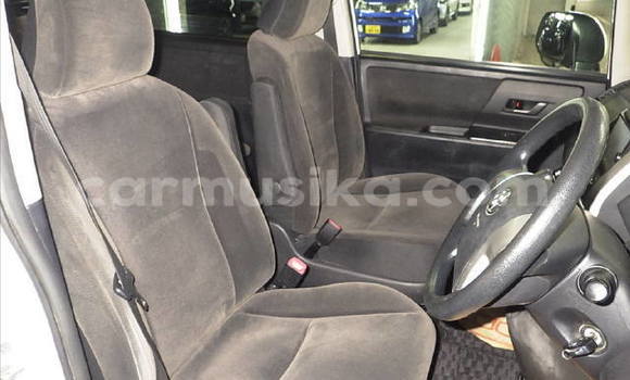 Tenga Tsaru Toyota Voxy Chena Mota in Beitbridge in Matabeleland South Tenga Tsaru Toyota Voxy Chena Mota in Beitbridge in Matabeleland South