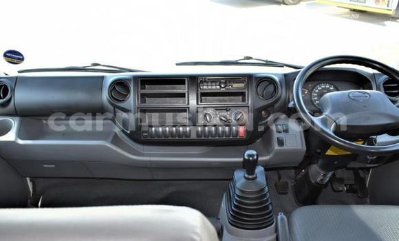 Acheter Occasion Utilitaire Hino 300 Blanc à Beitbridge, Matabeleland South Acheter Occasion Utilitaire Hino 300 Blanc à Beitbridge, Matabeleland South