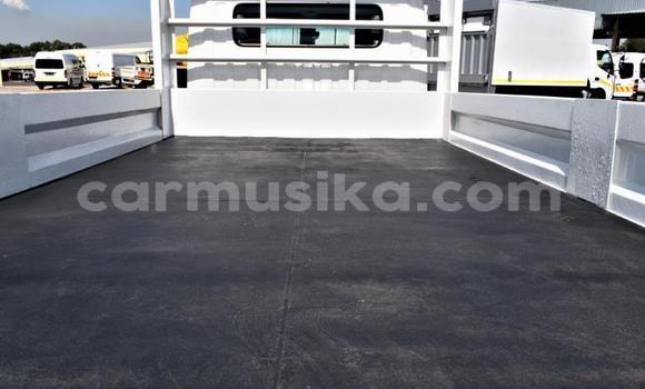 Acheter Occasion Utilitaire Hino 300 Blanc à Beitbridge, Matabeleland South Acheter Occasion Utilitaire Hino 300 Blanc à Beitbridge, Matabeleland South