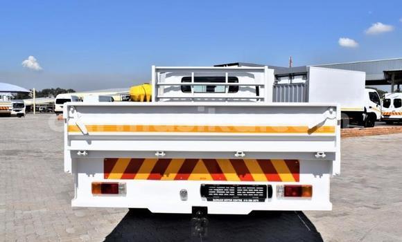 Acheter Occasion Utilitaire Hino 300 Blanc à Beitbridge, Matabeleland South Acheter Occasion Utilitaire Hino 300 Blanc à Beitbridge, Matabeleland South