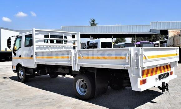 Acheter Occasion Utilitaire Hino 300 Blanc à Beitbridge, Matabeleland South Acheter Occasion Utilitaire Hino 300 Blanc à Beitbridge, Matabeleland South