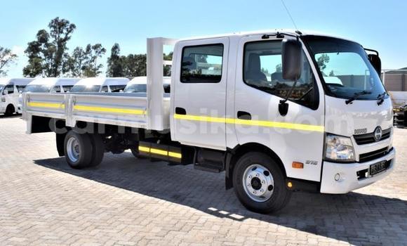Acheter Occasion Utilitaire Hino 300 Blanc à Beitbridge, Matabeleland South Acheter Occasion Utilitaire Hino 300 Blanc à Beitbridge, Matabeleland South
