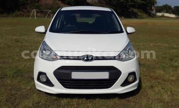 Acheter Occasion Voiture Hyundai i10 Blanc à Beitbridge, Matabeleland South