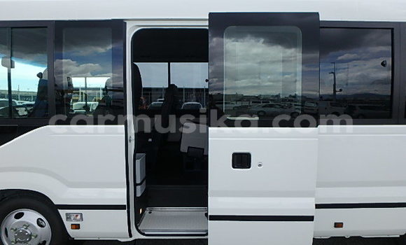 Nunua Ilio tumika Toyota Coaster Nyeupe Gari ndani ya Beitbridge nchini Matabeleland Kusini Nunua Ilio tumika Toyota Coaster Nyeupe Gari ndani ya Beitbridge nchini Matabeleland Kusini