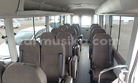 Nunua Ilio tumika Toyota Coaster Nyeupe Gari ndani ya Beitbridge nchini Matabeleland Kusini Nunua Ilio tumika Toyota Coaster Nyeupe Gari ndani ya Beitbridge nchini Matabeleland Kusini