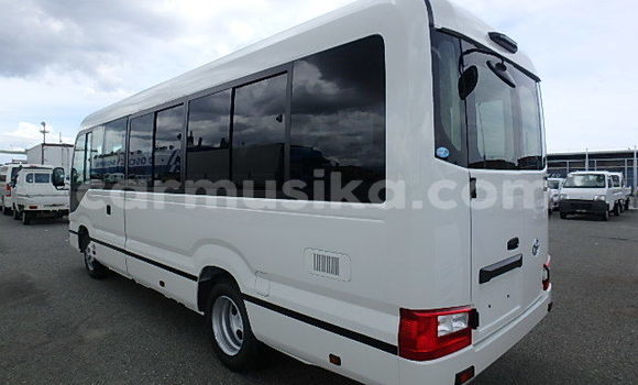 Nunua Ilio tumika Toyota Coaster Nyeupe Gari ndani ya Beitbridge nchini Matabeleland Kusini Nunua Ilio tumika Toyota Coaster Nyeupe Gari ndani ya Beitbridge nchini Matabeleland Kusini