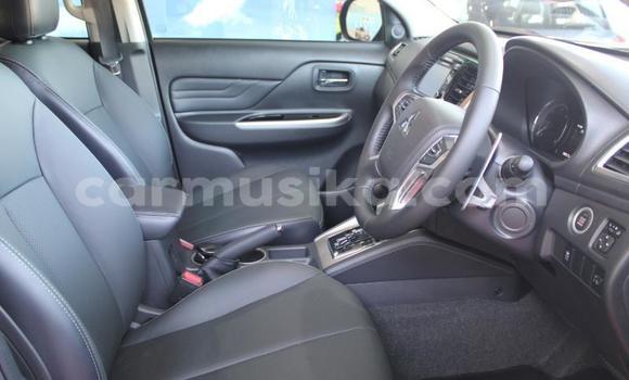 Nunua Ilio tumika Mitsubishi Triton Nyeusi Gari ndani ya Beitbridge nchini Matabeleland Kusini Nunua Ilio tumika Mitsubishi Triton Nyeusi Gari ndani ya Beitbridge nchini Matabeleland Kusini