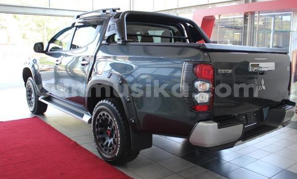 Nunua Ilio tumika Mitsubishi Triton Nyeusi Gari ndani ya Beitbridge nchini Matabeleland Kusini Nunua Ilio tumika Mitsubishi Triton Nyeusi Gari ndani ya Beitbridge nchini Matabeleland Kusini