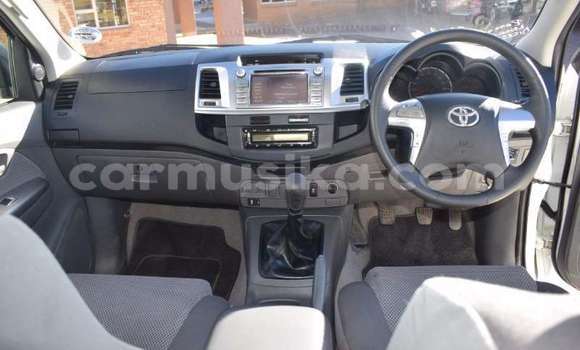 Buy Used Toyota Hilux White Car in Beitbridge in Matabeleland South Buy Used Toyota Hilux White Car in Beitbridge in Matabeleland South