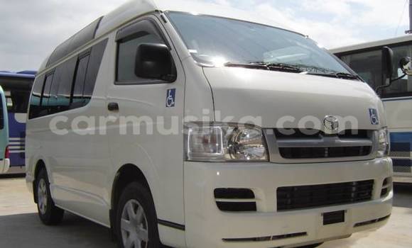 Buy Used Toyota Hiace White Car in Beitbridge in Matabeleland South Buy Used Toyota Hiace White Car in Beitbridge in Matabeleland South