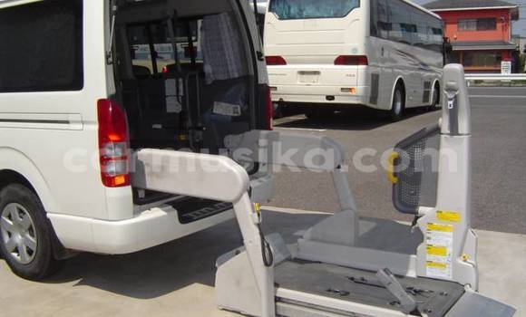 Buy Used Toyota Hiace White Car in Beitbridge in Matabeleland South Buy Used Toyota Hiace White Car in Beitbridge in Matabeleland South