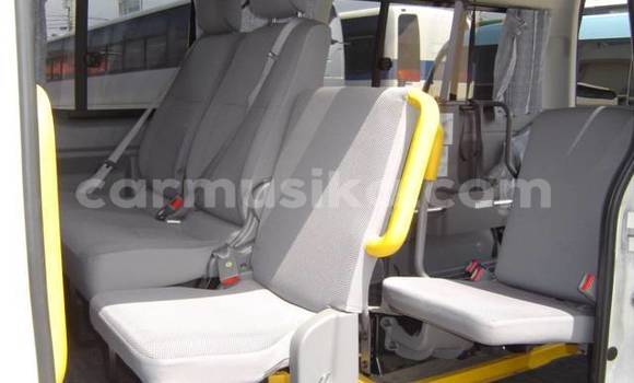 Buy Used Toyota Hiace White Car in Beitbridge in Matabeleland South Buy Used Toyota Hiace White Car in Beitbridge in Matabeleland South