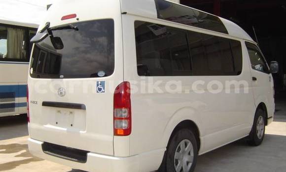 Buy Used Toyota Hiace White Car in Beitbridge in Matabeleland South Buy Used Toyota Hiace White Car in Beitbridge in Matabeleland South