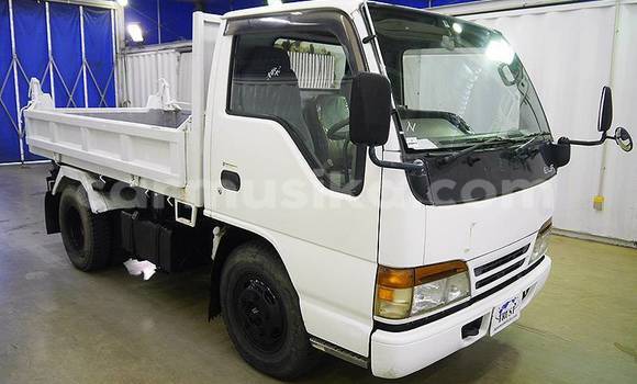 Buy Import Isuzu Ascender White Car in Beitbridge in Matabeleland South