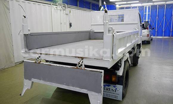 Acheter Import Voiture Isuzu Ascender Blanc à Beitbridge, Matabeleland South Acheter Import Voiture Isuzu Ascender Blanc à Beitbridge, Matabeleland South