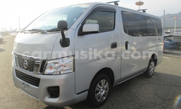 Nunua Ilio tumika Nissan NV350 Caravan Fedha Gari ndani ya Beitbridge nchini Matabeleland Kusini