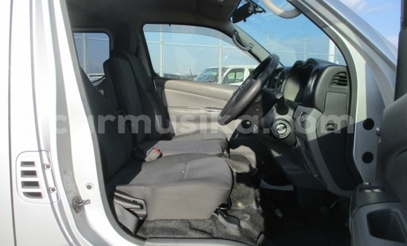 Nunua Ilio tumika Nissan NV350 Caravan Fedha Gari ndani ya Beitbridge nchini Matabeleland Kusini Nunua Ilio tumika Nissan NV350 Caravan Fedha Gari ndani ya Beitbridge nchini Matabeleland Kusini