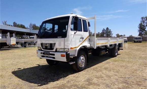 Acheter Occasion Utilitaire Nissan UD Blanc à Beitbridge, Matabeleland South Acheter Occasion Utilitaire Nissan UD Blanc à Beitbridge, Matabeleland South