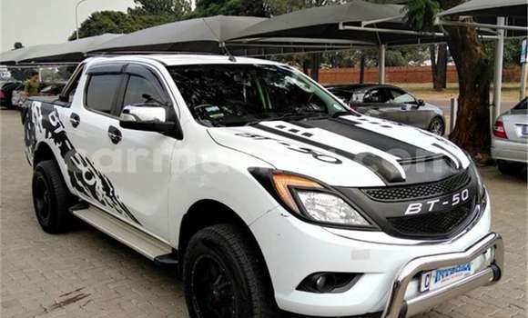 Nunua Ilio tumika Mazda BT-50 Nyeupe Gari ndani ya Beitbridge nchini Matabeleland Kusini