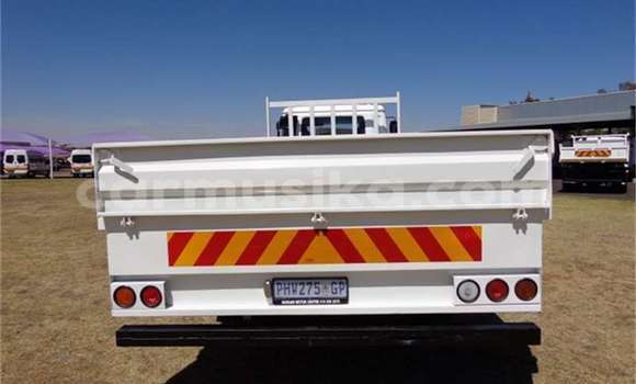 Acheter Occasion Utilitaire Nissan UD Blanc à Beitbridge, Matabeleland South Acheter Occasion Utilitaire Nissan UD Blanc à Beitbridge, Matabeleland South