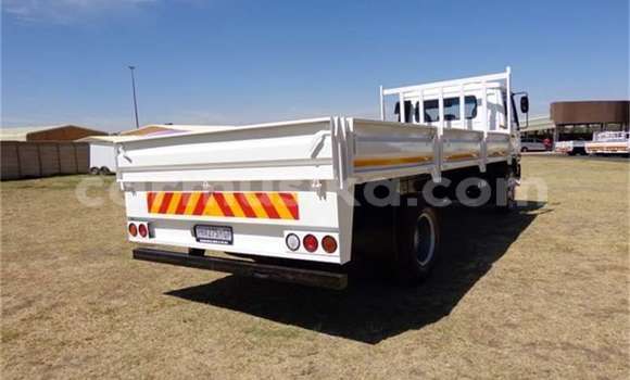 Acheter Occasion Utilitaire Nissan UD Blanc à Beitbridge, Matabeleland South Acheter Occasion Utilitaire Nissan UD Blanc à Beitbridge, Matabeleland South