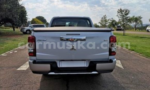 Buy Used Mitsubishi Triton White Car in Beitbridge in Matabeleland South Buy Used Mitsubishi Triton White Car in Beitbridge in Matabeleland South