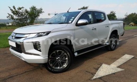 Buy Used Mitsubishi Triton White Car in Beitbridge in Matabeleland South Buy Used Mitsubishi Triton White Car in Beitbridge in Matabeleland South